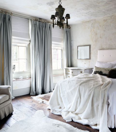 Room, Interior design, Tablecloth, Floor, Property, Textile, Wall, Window treatment, Linens, Ceiling, 
