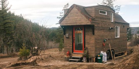 Tiny Canadian Cabin With Fireplace