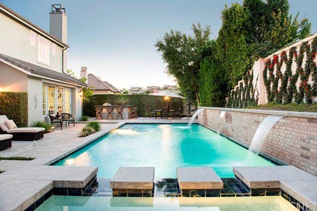 Kris Jenner Buys Calabasas Home - Kris Jenners New Home