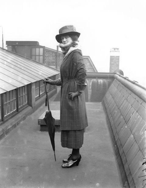 <p>The great-grandmother of the midi skirt makes its appearance in 1918, with the must- have accessory of the season: the pointy black umbrella. </p>