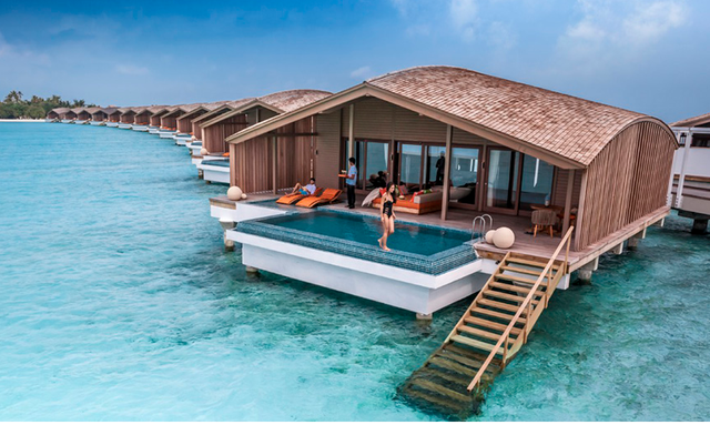 Check Out the World's First 100% Solar-Powered Luxury Resort - Maldives ...