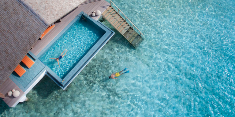 Check Out the World's First 100% Solar-Powered Luxury Resort - Maldives ...