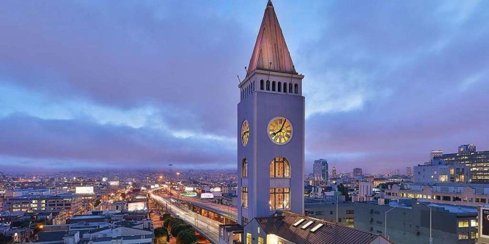 Clock tower, City, Tower, Atmosphere, Urban area, Metropolitan area, Landmark, Roof, Clock, Dusk, 
