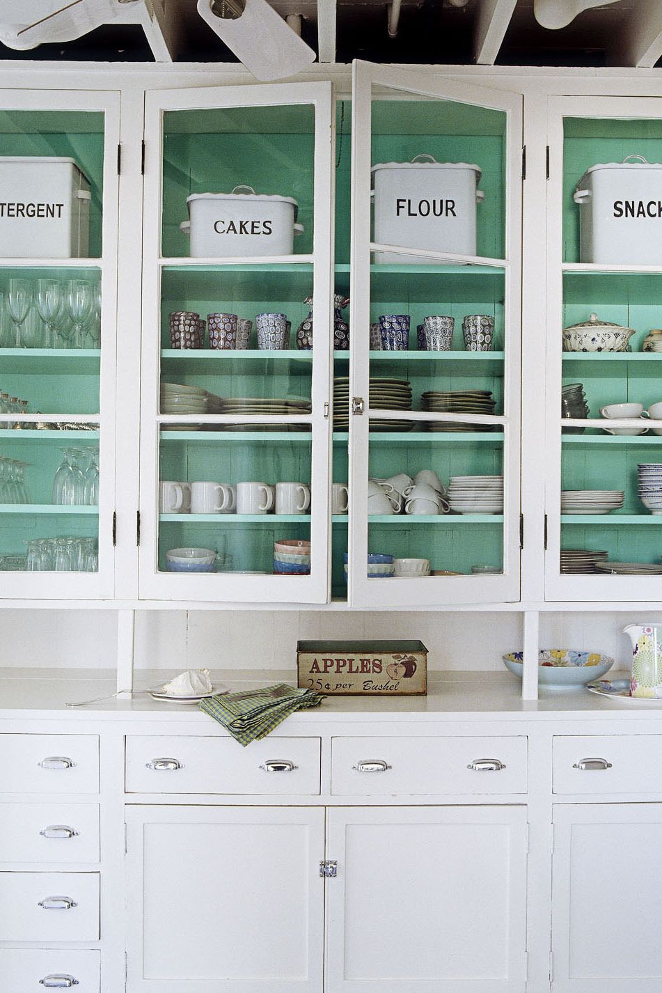 16 Green Kitchen Ideas: our Favorite Kitchen Color! • The Budget