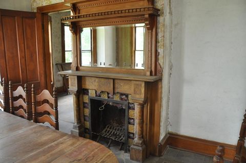 pennsylvania fixer upper dining fireplace