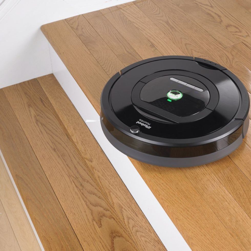 https://hips.hearstapps.com/hbu.h-cdn.co/assets/16/33/980x980/square-1471382513-roomba.jpg?resize=980:*