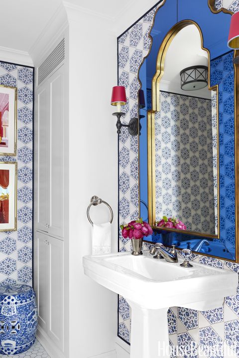 How to accessorize a bathroom
