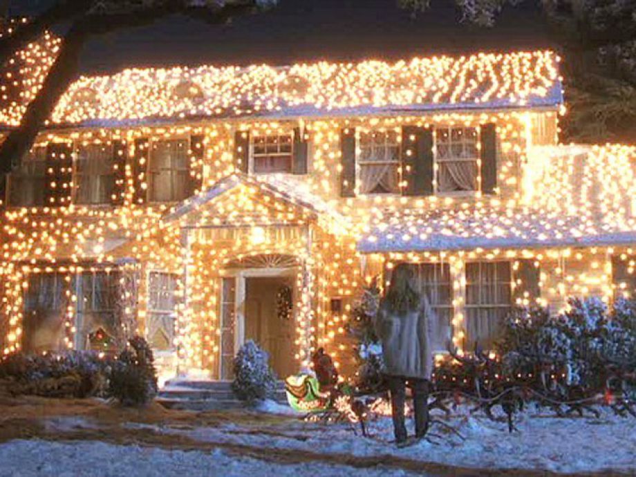 City Officials Order L.A. Resident To Take Down Extreme Holiday Display Inspired By 'Christmas Vacation' thumbnail