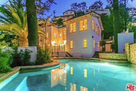 Swimming pool, Property, Real estate, Residential area, Tree, House, Home, Resort, Villa, Azure, 