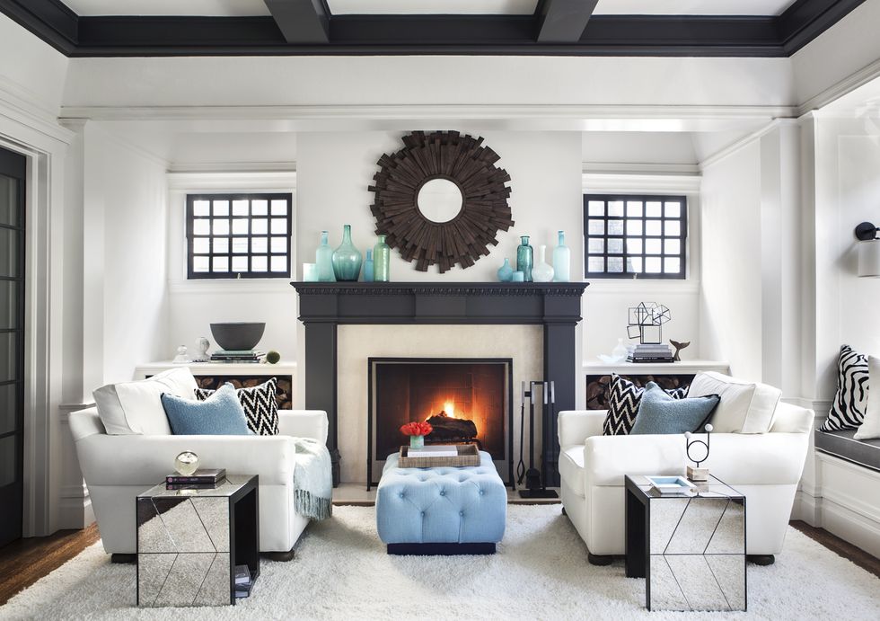 <p>Of lamps.&nbsp;Of settees.&nbsp;Of anything.&nbsp;<a href="http://www.housebeautiful.com/home-remodeling/interior-designers/a6979/emilie-munroe-next-wave/" target="_blank" data-tracking-id="recirc-text-link">Symmetry works</a>.</p>