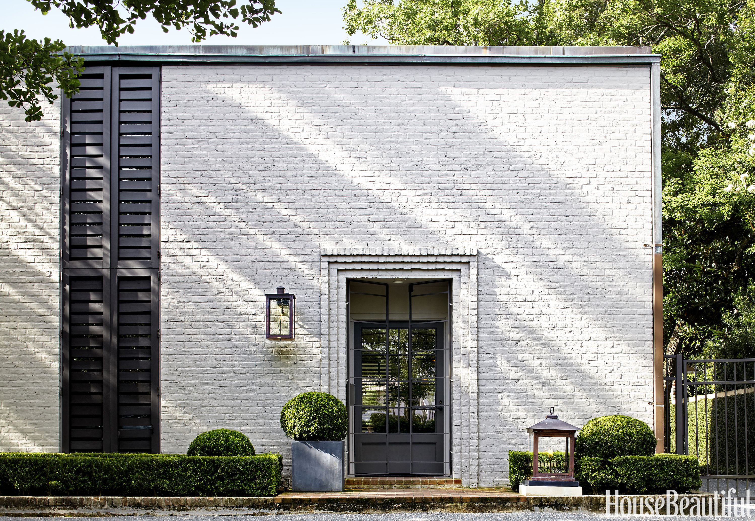 Featured image of post House Exterior Design Uk / They are typically two stories or more with a traditional layout, side hallways and minimal lawn space.