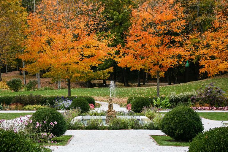 gardens to visit in autumn