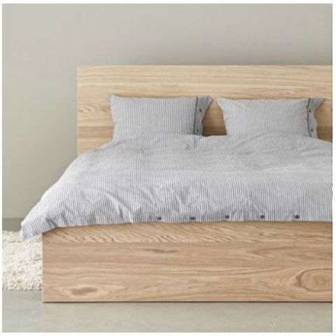 Bed, Wood, Product, Room, Bedding, Interior design, Bedroom, Wall, Property, Bed sheet, 