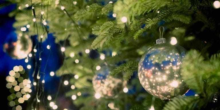 How To Hang Christmas Lights The Right Way Holiday Christmas Tree Lights