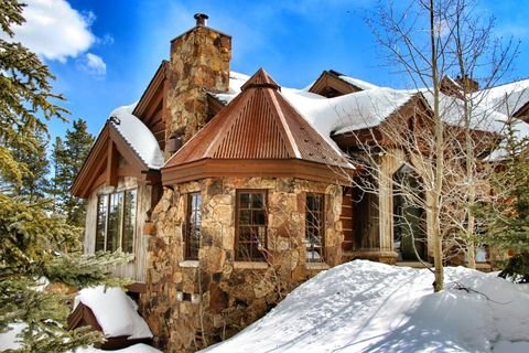 Winter, Property, House, Roof, Home, Snow, Building, Real estate, Residential area, Freezing, 