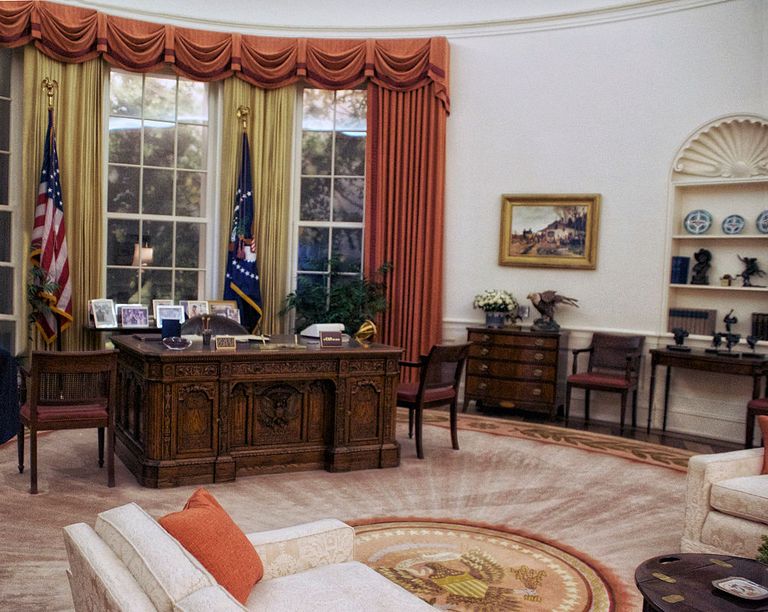 President Donald Trump Has Started Redecorating the Oval Office ...