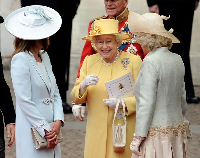 Queen Elizabeth II Purse Signals - Inside Queen Elizabeth's Purse