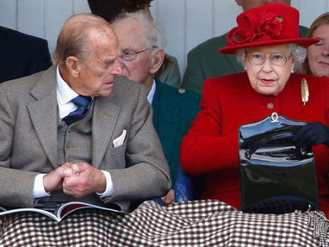 Queen Elizabeth II Purse Signals - Inside Queen Elizabeth's Purse