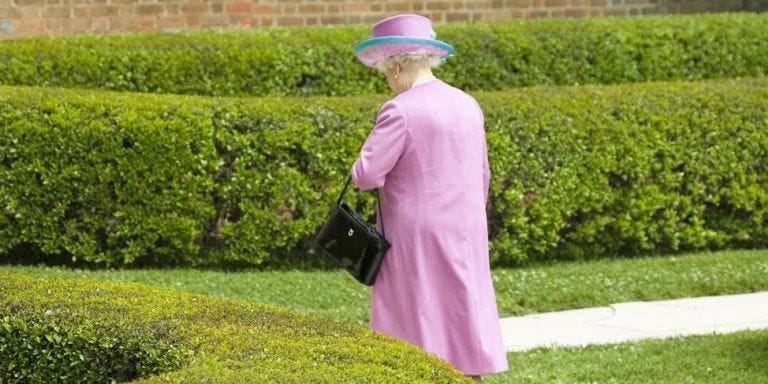 Queen Elizabeth II Purse Signals - Inside Queen Elizabeth's Purse