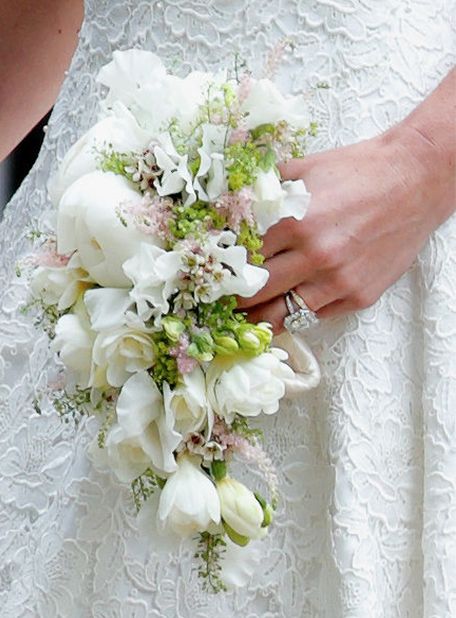 Flower, Bouquet, Cut flowers, Plant, Flower Arranging, Hand, Floristry, Petal, Floral design, Wedding dress, 