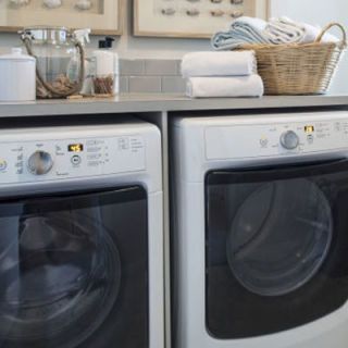 Major appliance, Home appliance, Washing machine, Clothes dryer, Laundry, Laundry room, Room, Furniture, Kitchen appliance, Small appliance, 