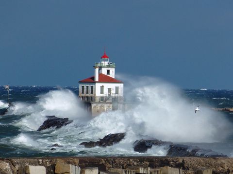 Body of water, Beacon, Tower, Landmark, Ocean, Wave, Facade, Wind wave, Sea, Lighthouse, 
