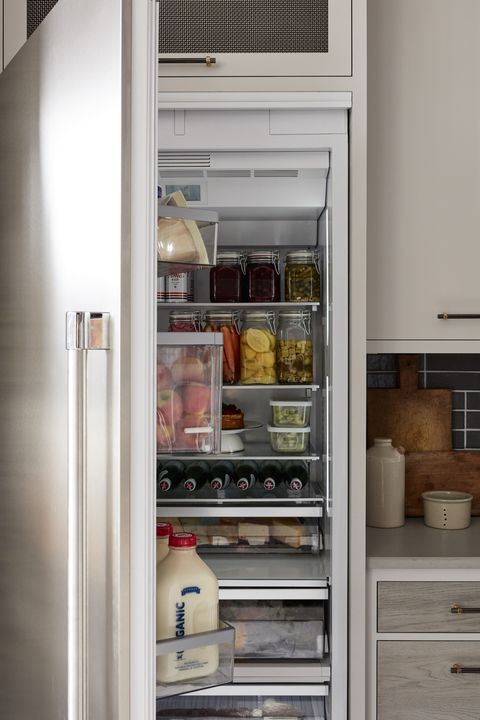 <p>The <a href="http://www.thermador.com/36-inch-refrigerator" target="_blank">Thermador 36" Refrigerator and Freezer Columns</a> each feature totally intuitive TFT control panels and temperature-controlled ThermaFresh drawers which independently&nbsp;control the temperature to keep food fresher, longer. Even better: the Open Door Assist system, which allows cooks to press <em data-verified="redactor" data-redactor-tag="em">or</em><span class="redactor-invisible-space" data-verified="redactor" data-redactor-tag="span" data-redactor-class="redactor-invisible-space"> pull</span>&nbsp;on the door for it to pop open, paired with soft close produce bins for a little touch of luxury.<br></p>