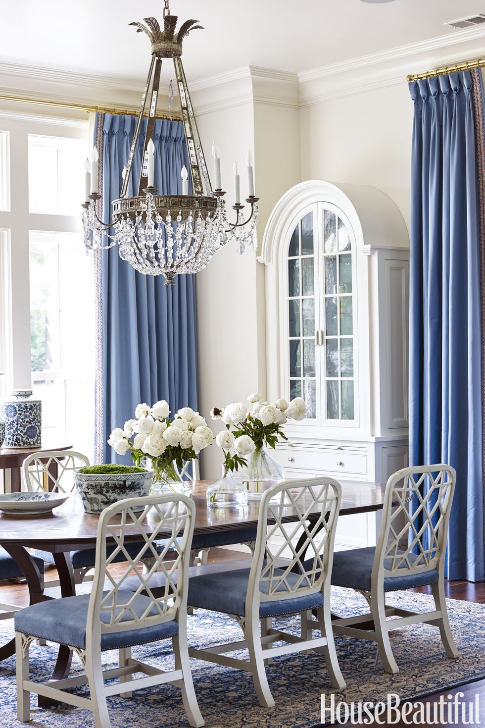 Room, White, Dining room, Furniture, Interior design, Blue, Curtain, Property, Home, Table, 