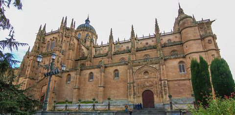 Medieval architecture, Landmark, Architecture, Building, Place of worship, Cathedral, Gothic architecture, Church, Spire, Historic site, 