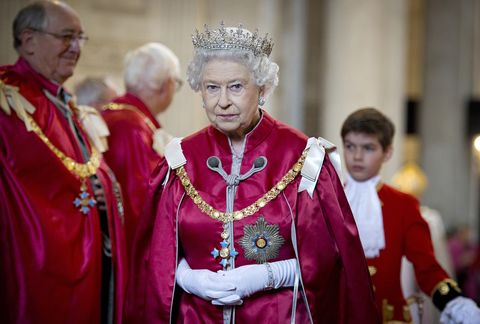 <p>When the Queen stands, it's <a href="http://abcnews.go.com/Politics/International/story..." data-tracking-id="recirc-text-link">protocol</a> for everyone to follow.&nbsp;</p>