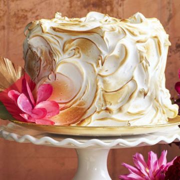 Buttercream, Icing, Meringue, Cake decorating, Sweetness, Garden roses, Cake, Pink, Dessert, Petal, 