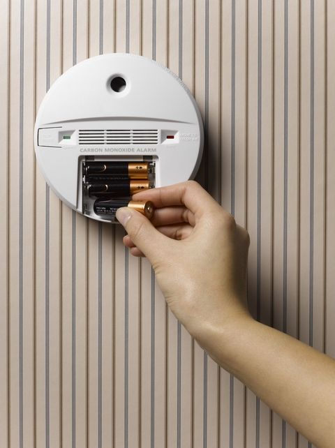 Smoke detector, Wall, Air conditioning, Alarm device, Ceiling, Home security, Electronics, Doorbell, Security alarm, Fire alarm system, 