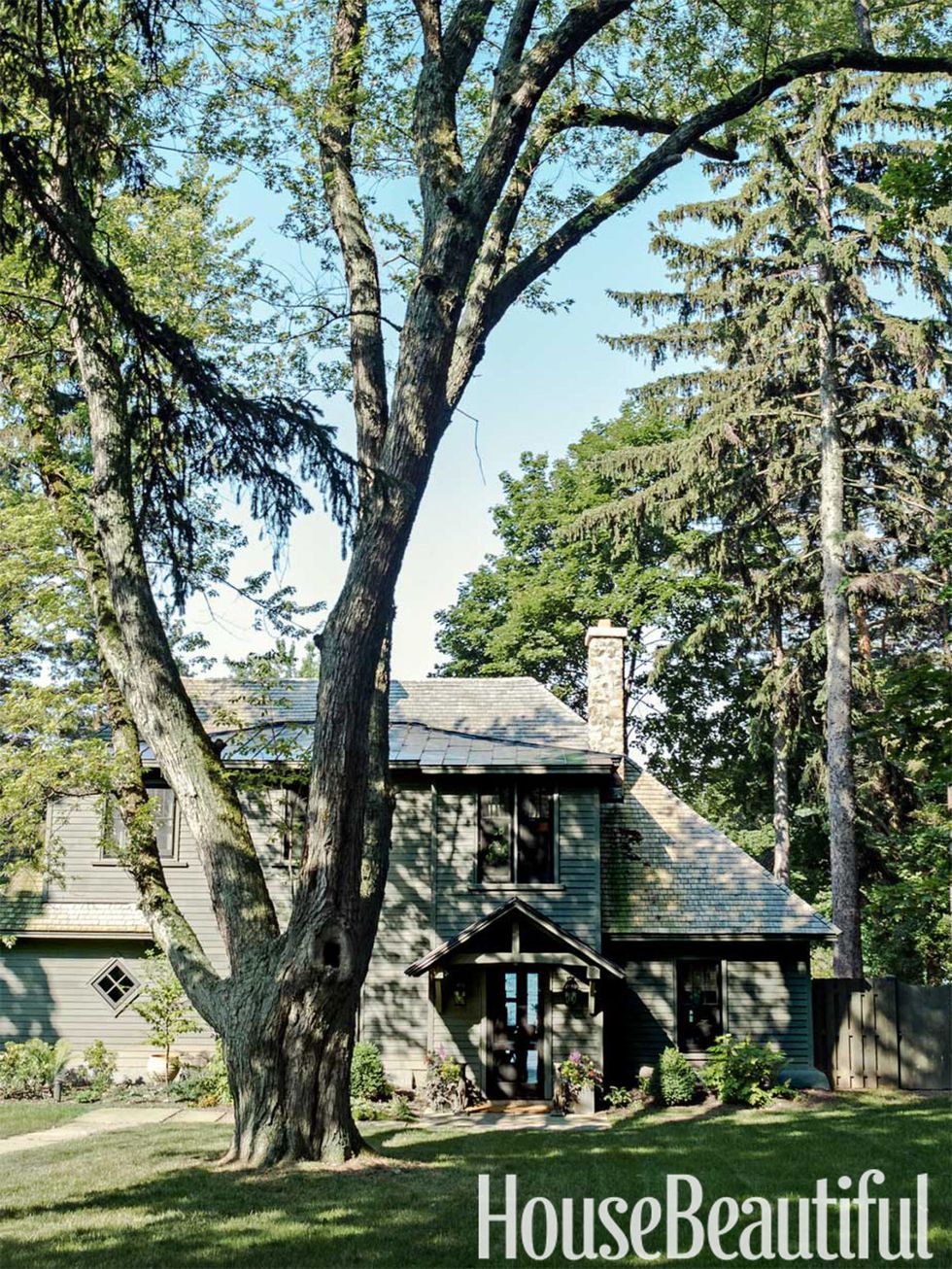 exterior shot of thom filicia's lake house