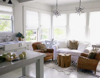 sitting area off of the kitchen