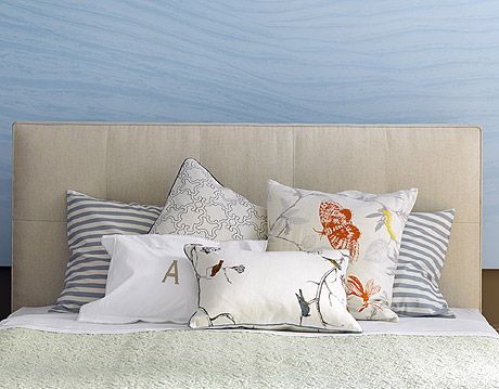 How To Arrange Pillows Arranging, How To Position Throw Pillows On Bed
