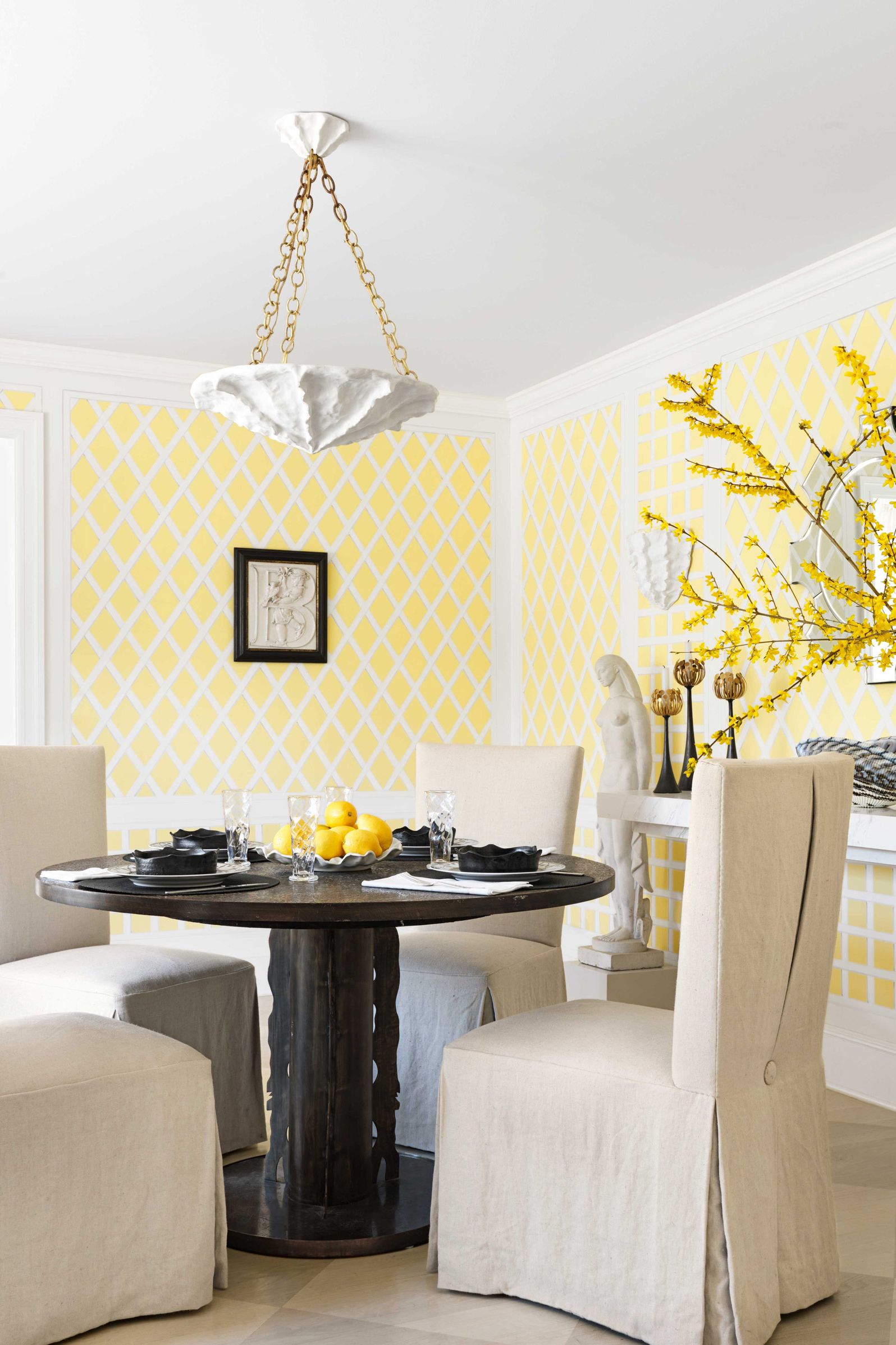 pale yellow dining room