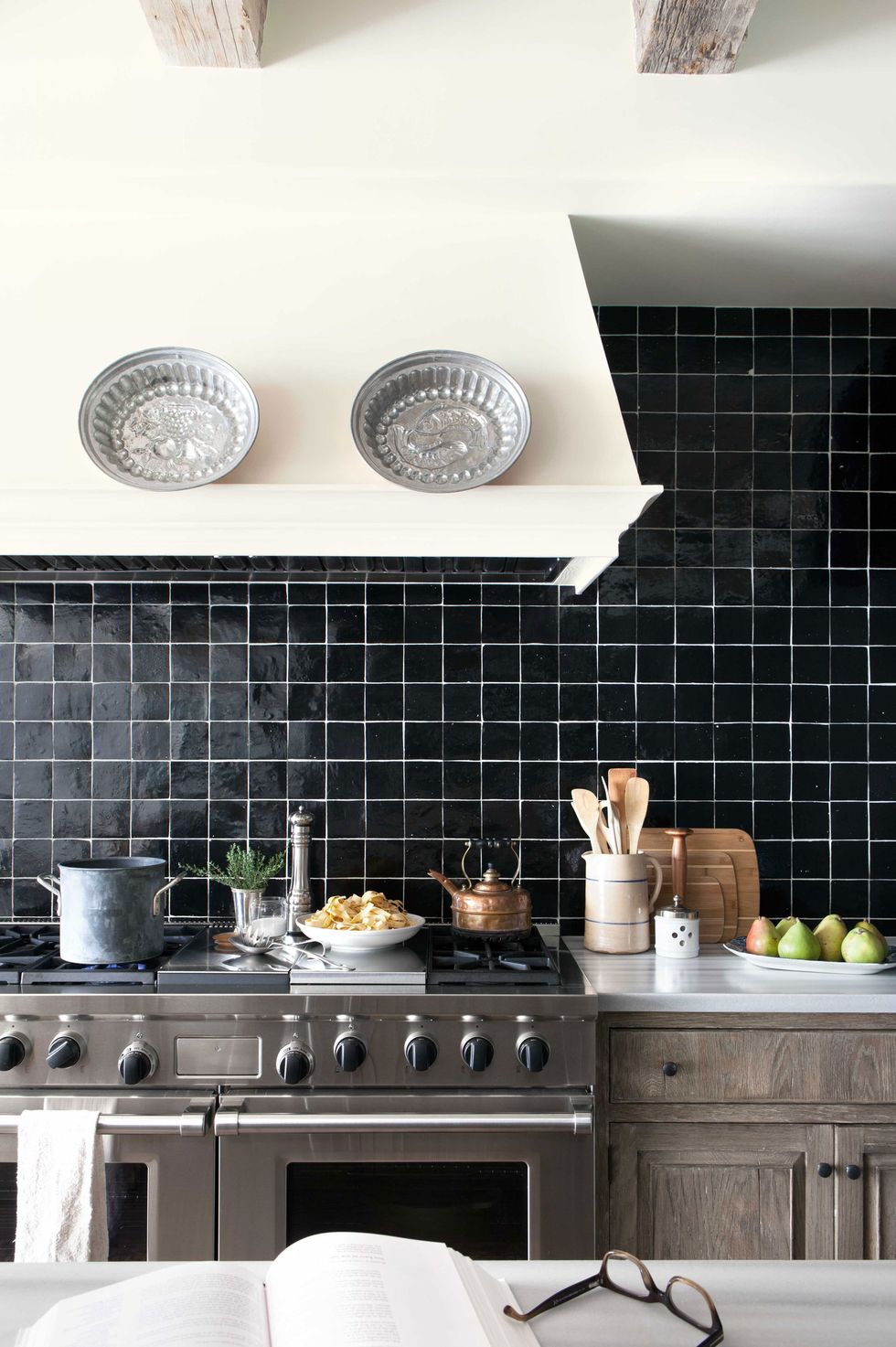 Black and silver kitchen designs 
