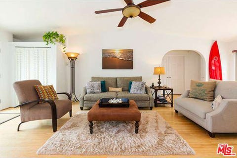 Wood, Room, Floor, Interior design, Brown, Lighting, Green, Living room, Flooring, Wall, 