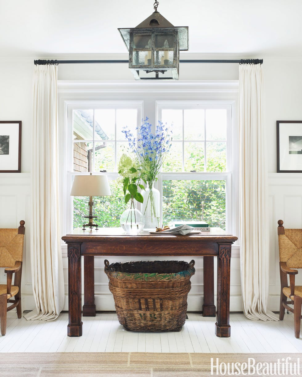 the entry of a Shingle Style cottage in East Hampton, New York 