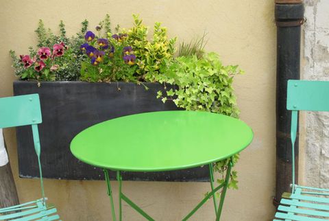 green table and chairs