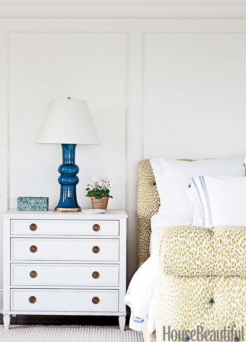 Bedside Table Tips How To Choose A, How High Should A Bedside Table Lamp Be