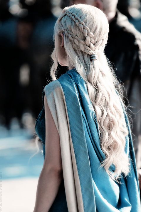 Khaleesi's four braids merge and flow into loose curls as she leads the army of the Unsullied.
