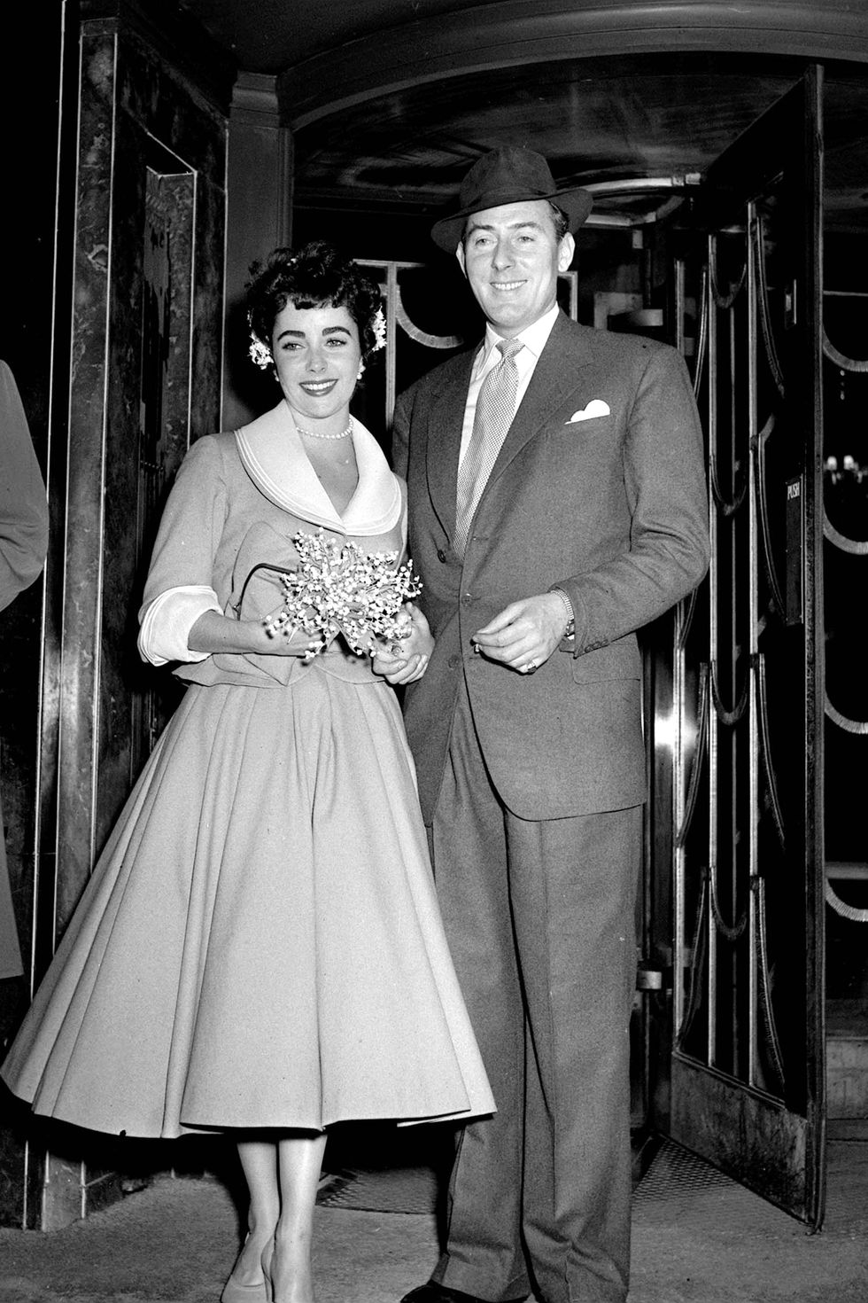 Film, 21st February 1952, Caxton Hall Registery Office, London, The wedding of film stars Michael Wilding and Elizabeth Taylor (Photo by Popperfoto/Getty Images)