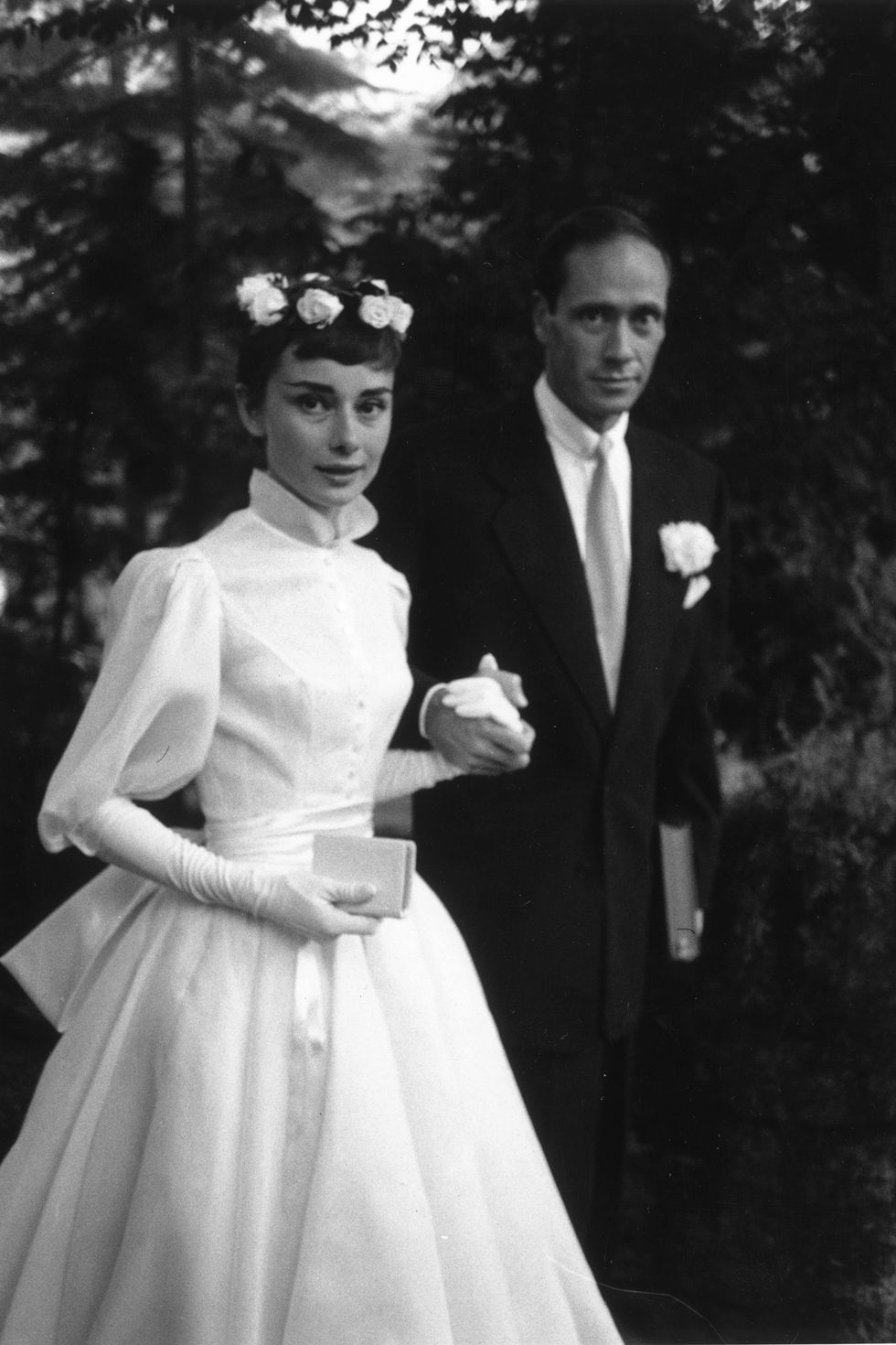 25th September 1954: Film star couple Audrey Hepburn (1929 - 1993) and Mel Ferrer on their wedding day. Dress designed by Balmain. (Photo by Ernst Haas/Ernst Haas/Getty Images)