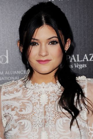 WEST HOLLYWOOD, CA - 13. LISTOPADU: Kylie Jenner dorazí na 2011 Hollywood Style Awards v Smashbox West Hollywood listopadu 13, 2011 v Západním Hollywoodu, Kalifornie. (Foto: Jon Kopaloff/FilmMagic)