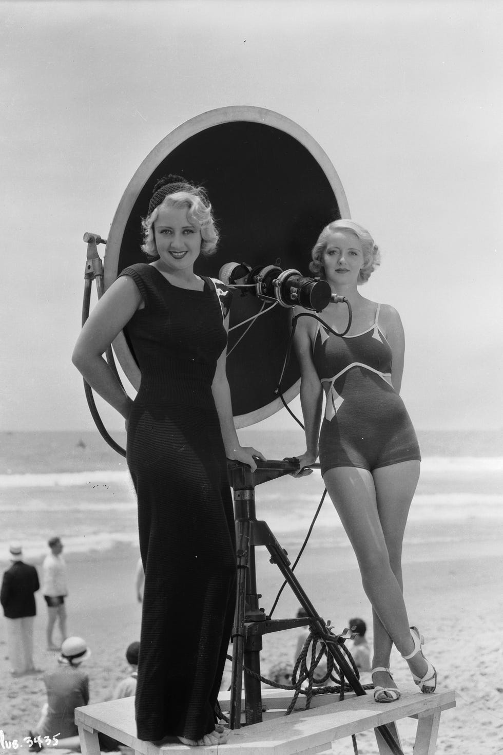 1932