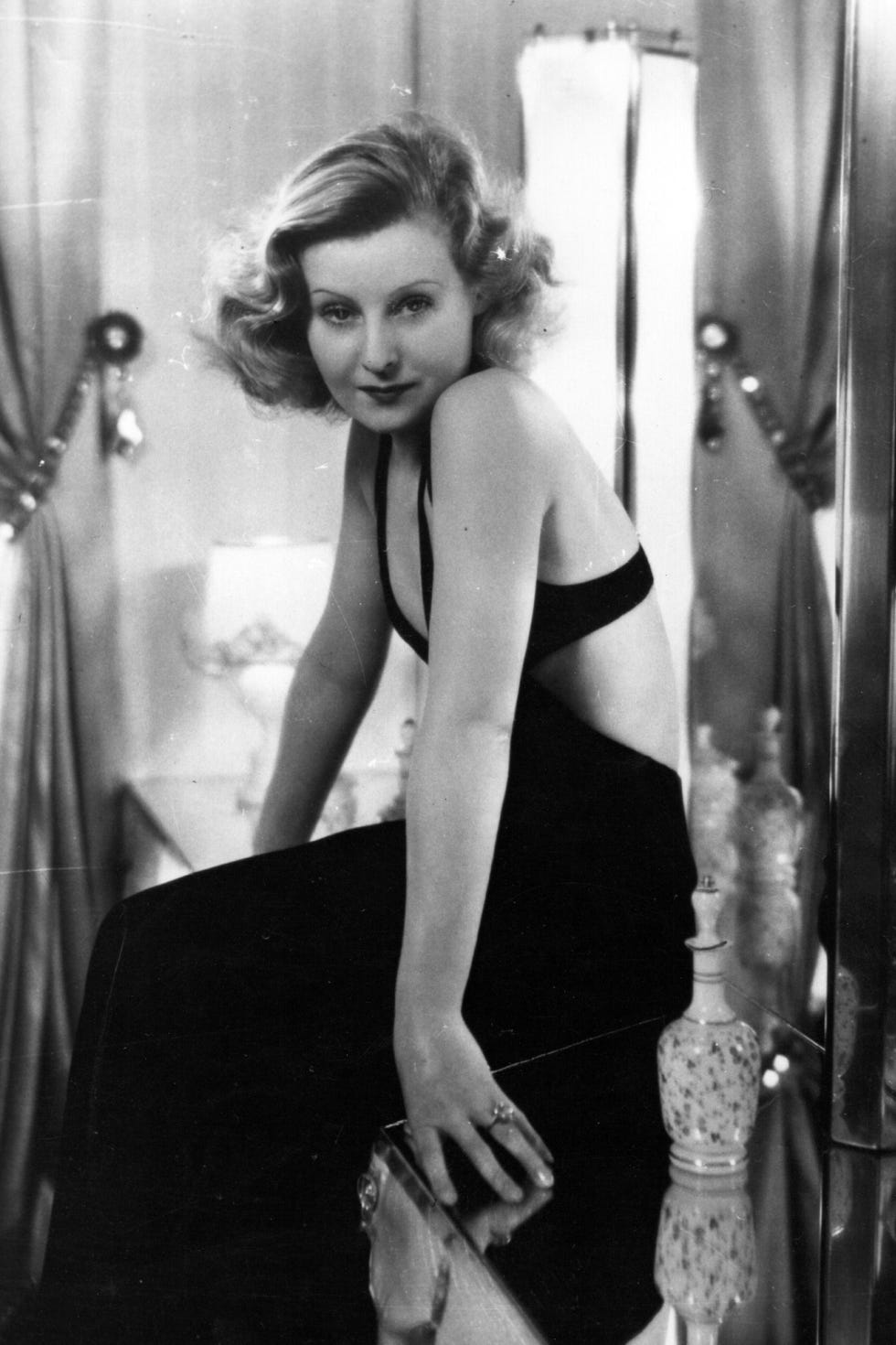 1932