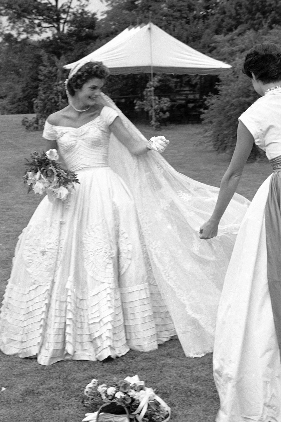 Wedding dress, Gown, Dress, Photograph, Bride, White, Bridal clothing, Clothing, Bridal veil, Bridal accessory, 