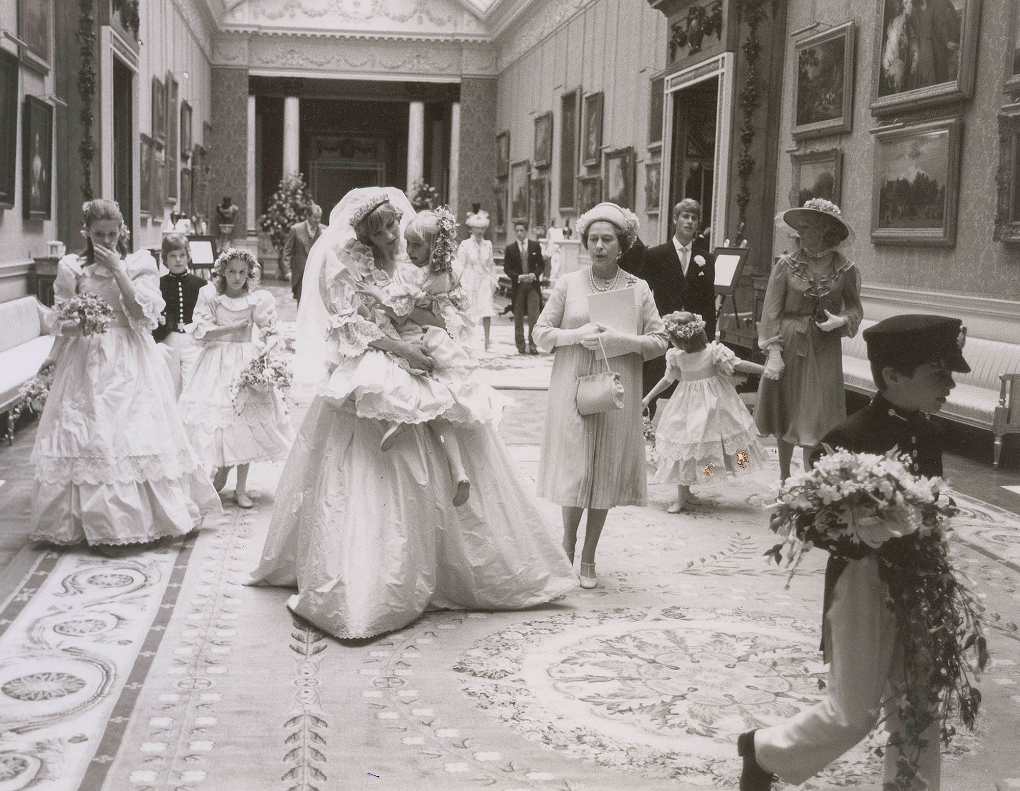 レアな写真の数々で振り返る、ダイアナ妃とチャールズ皇太子の結婚式