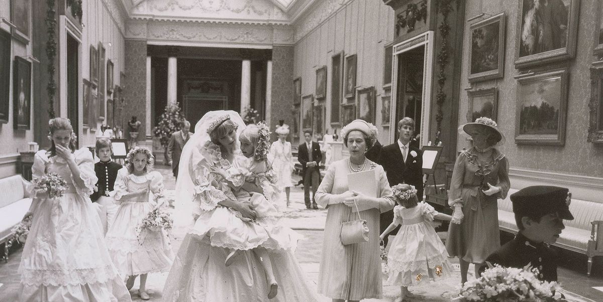 レアな写真の数々で振り返る ダイアナ妃とチャールズ皇太子の結婚式 ハーパーズ バザー Harper S Bazaar 公式